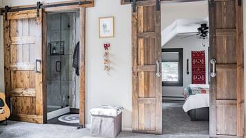 3 habitaciones, escritorio, cuna de viaje y wifi