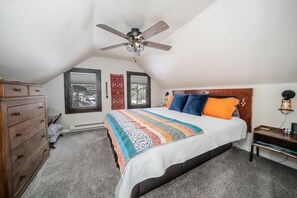 3 bedrooms, desk, travel crib, WiFi