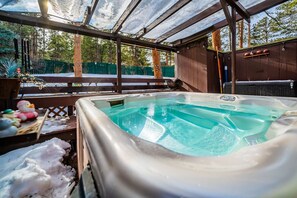 Bañera de hidromasaje al aire libre