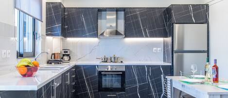 Refrigerador, horno, parrilla de estufa y lavavajillas