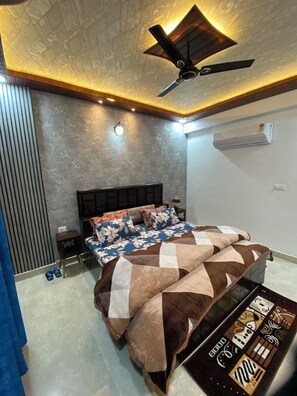 2 bedrooms, iron/ironing board, WiFi, bed sheets - 2-bedroom apartment close to Taj Mahal in Agra with AC, fitness room, WiFi. (Agra)