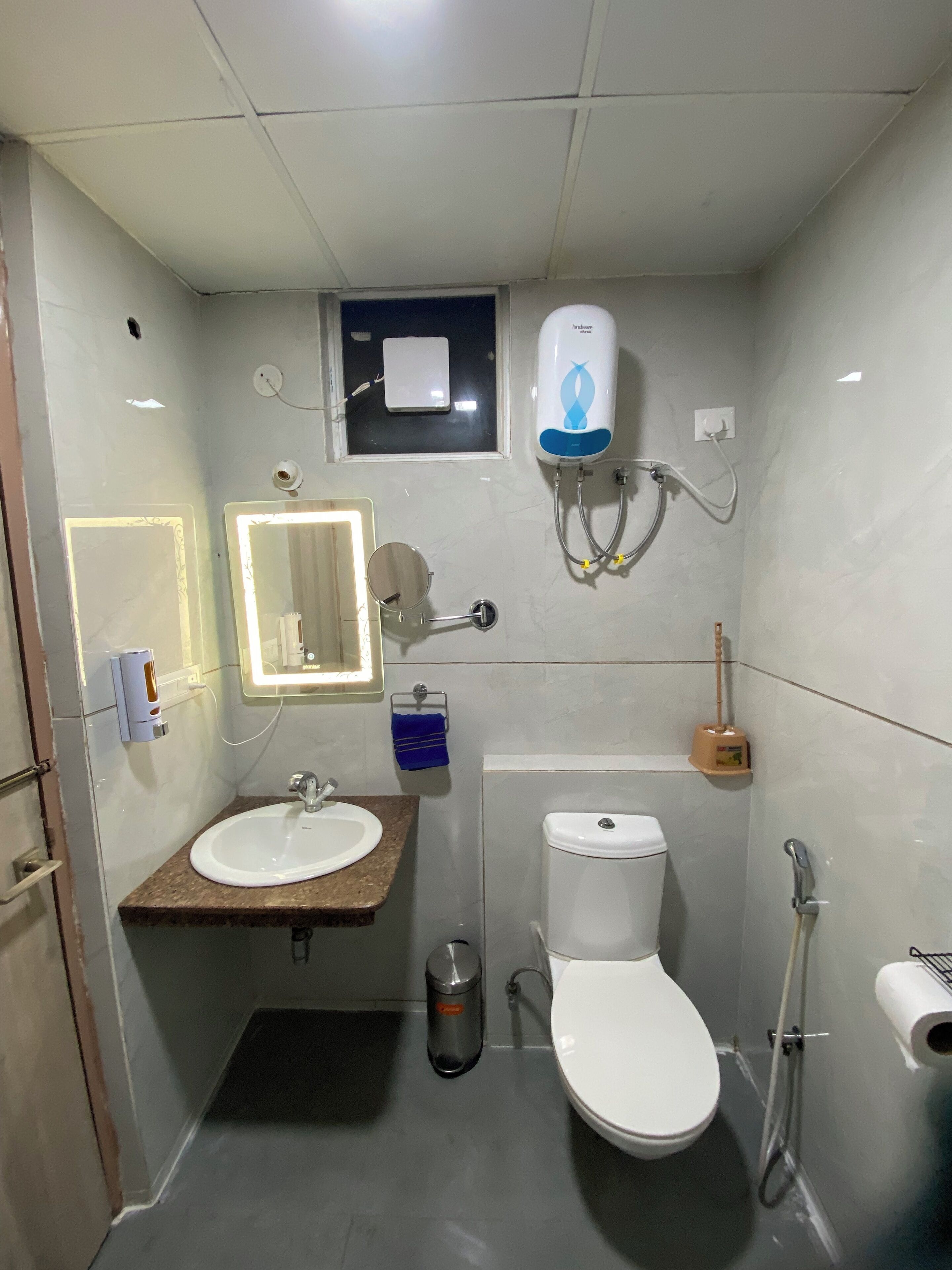 Asciugacapelli, asciugamani, carta igienica