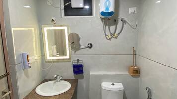 Haartrockner, Handtücher, Toilettenpapier