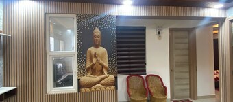 2-bedroom apartment close to Taj Mahal in Agra with AC, fitness room, WiFi.