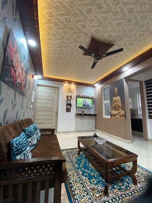 Interior - 2-bedroom apartment close to Taj Mahal in Agra with AC, fitness room, WiFi. (Agra)