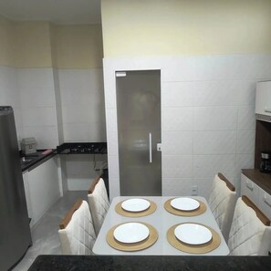 Dining - Renascer Inn  (Piabetá Magé)