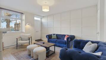 Smart TV, books, stereo