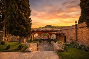 Property grounds - Fortaleza Medieval La Manyosa (Granera)