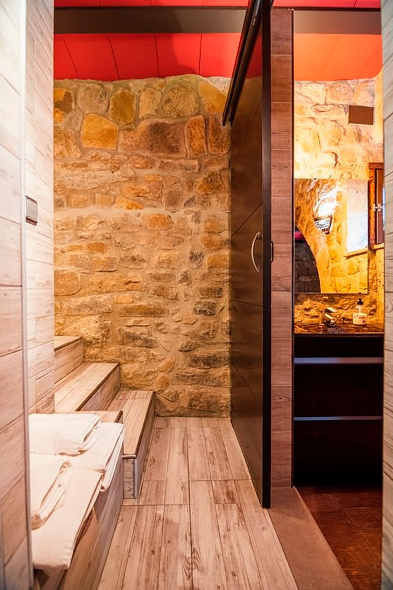 Family Suite | Bathroom | Shower, hair dryer, towels, soap