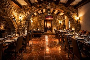 Restaurant - Fortaleza Medieval La Manyosa (Granera)