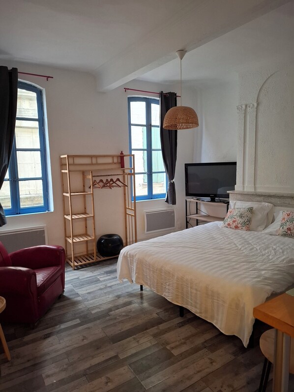 1 soverom, strykejern/-brett, wi-fi (inkludert) og sengetøy