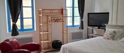 1 chambre, fer et planche Ă repasser, Wi-Fi gratuit, draps fournis