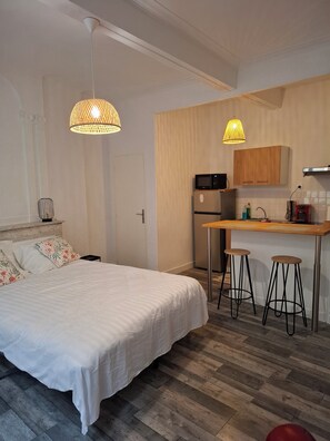 1 soverom, strykejern/-brett, wi-fi (inkludert) og sengetøy