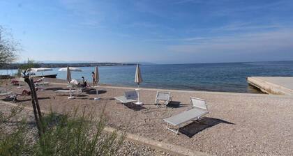 Bungalow mit Klimaanlagen an Einem Ruhigen Standort