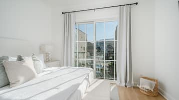 5 slaapkamers, een strijkplank/strijkijzer, reisbedje, gratis wifi