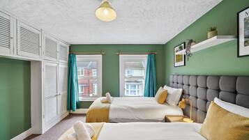 2 bedrooms, iron/ironing board, WiFi, bed sheets