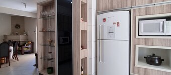 Beach house for families of up to 23 people in Piçarras / Beto Carrero