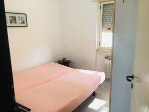 2 bedrooms, iron/ironing board, travel cot - VARADERO Apartment 4 places (Lido Marini)