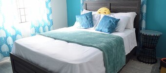 Spacious 4-bedroom house in charming Bon Accord with WiFi. 3 mins from beaches