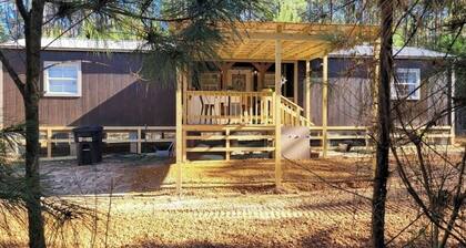 Charming 2-bedroom cabin with AC, WiFi in lovely Magnolia, Mississippi.