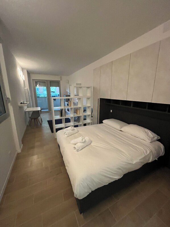 1 bedroom, desk, iron/ironing board, free WiFi