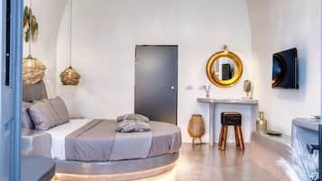 Deluxe Apartment, Sea View | 2 bedrooms, iron/ironing board, free WiFi