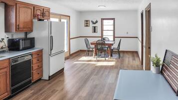 Réfrigérateur, four, plaque de cuisson, lave-vaisselle