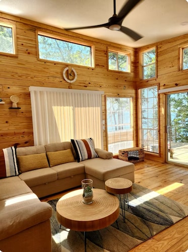 Charming Lakeview Lakehouse, Escape to Toledo Bend Lake, Hemphill, TX