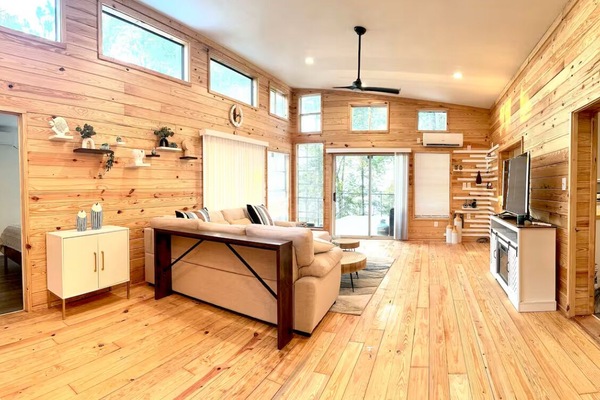 Smart-TV, Kamin, DVD-Player, TischfuĂball