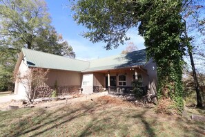 Exterior - Spacious Retreat on Caddo River, Amity (Amity)