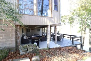 Outdoor dining - Spacious Retreat on Caddo River, Amity (Amity)