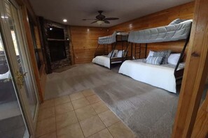 3 bedrooms, iron/ironing board, free WiFi, bed sheets - Spacious Retreat on Caddo River, Amity (Amity)