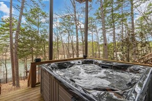 Terrace/patio - Lakefront Retreat in Hot Springs Village (Hot Springs Village)