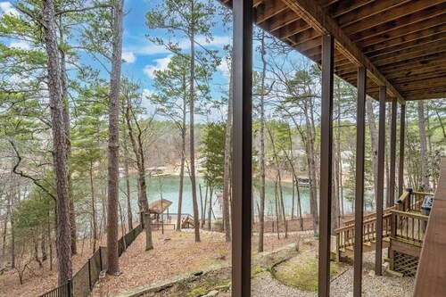 Lakefront Retreat in Hot Springs Village