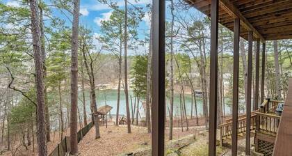Lakefront Retreat in Hot Springs Village