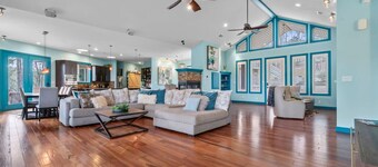 Luxurious  Balboa Lakefront Retreat