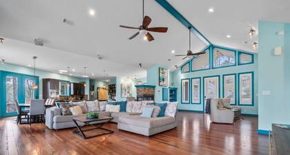 Luxurious Balboa Lakefront Retreat