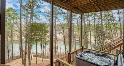 Luxurious Balboa Lakefront Retreat