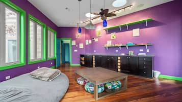 7 habitaciones, tabla de planchar con plancha, cuna de viaje y wifi