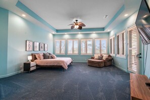 7 bedrooms, iron/ironing board, bed sheets