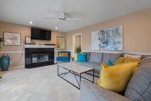 Télévision, cheminée