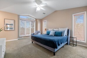 3 chambres, fer et planche à repasser, Wi-Fi, draps fournis