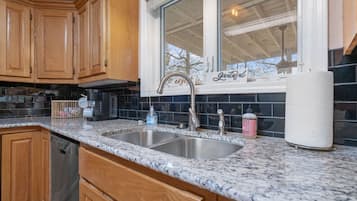 Frigorífic, microones, forn i placa de cuina