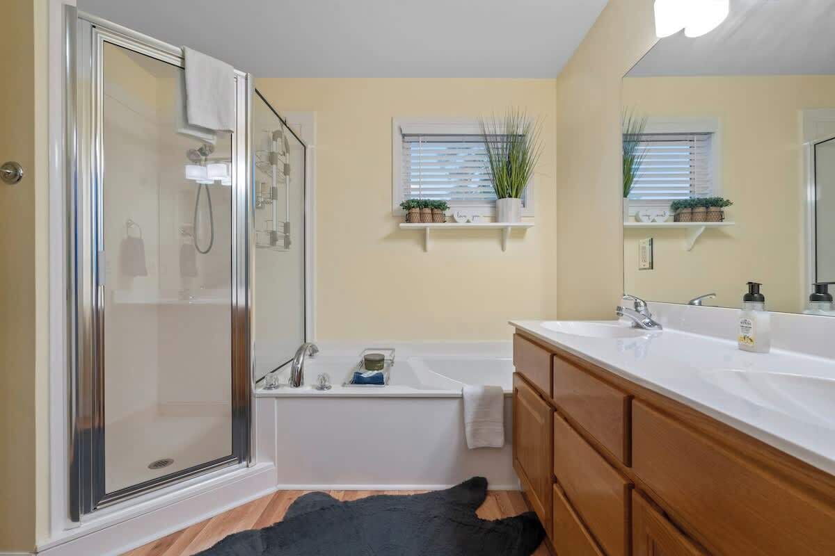 Shower, hair dryer, towels, shampoo