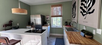 Luxury Home:3 Bed/2 Bath with Shuffleboard~ walk to Restaurants/Bars near Purdue