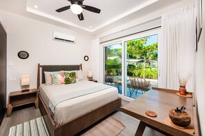 Schreibtisch, Bügeleisen/Bügelbrett, Reisekinderbett, WLAN