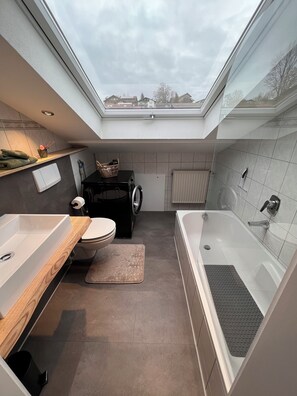 Hair dryer, towels, soap, toilet paper - Vacation apartment "Am Alten Garten" in a quiet location with a view of the Alps! (Halblech)