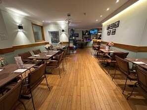 Restaurant - The Bell and Bottle (Slough)