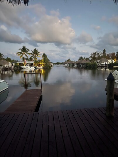 The Newly Renovated  Couples  Retreat in Key Largo , Pool  beach , and Marina 