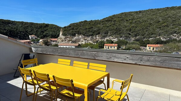 Outdoor dining - Superb 150m2, terraces, air conditioning, parking, 80m from the marina (Bonifacio)